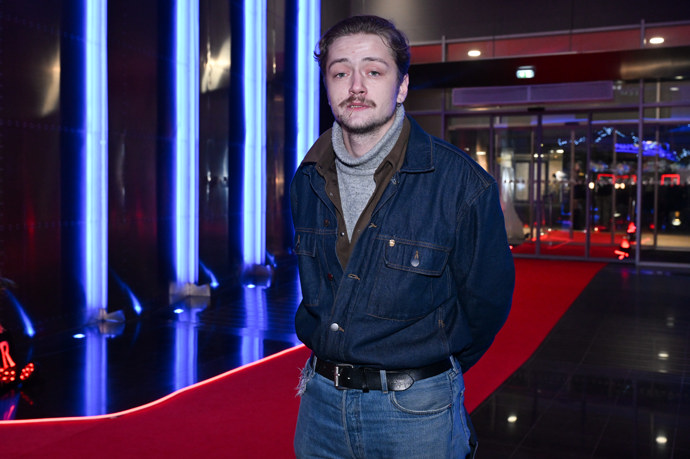 Také Prokop Zach si nechává narůst trendy knírek. 