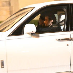 Leoš Mareš a Monika Marešová při odjezdu.  