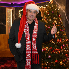 Petr Rychlý dorazil ve vánoční náladě.