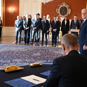 Prezident Petr Pavel jmenoval Andreje Babiše premiérem.