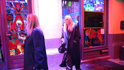 FOTO: Moderátorky Katka Říhová a Zorka Hejdová při odchodu z rozlučkového večírku s Patrikem Hezuckým.