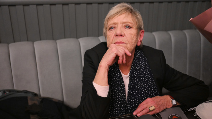 Zamyšlená Jaroslava Obermaierová.