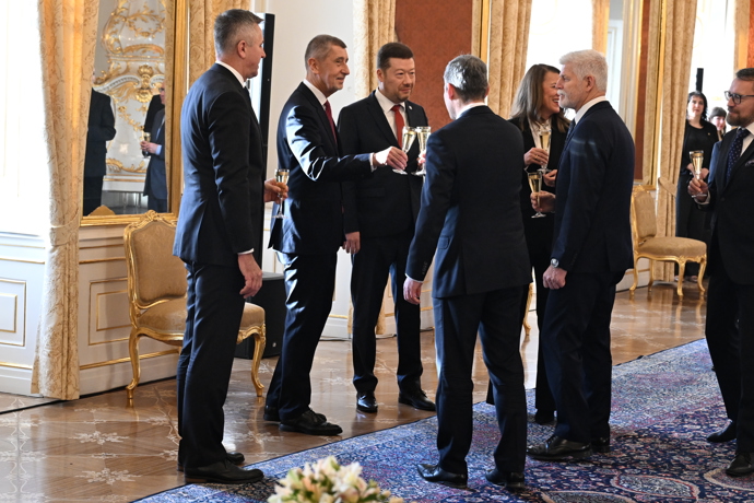 Všichni si na Hradě přiťukli.