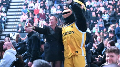 FOTO: Nela Slováková si večer užívala se vším všudy.