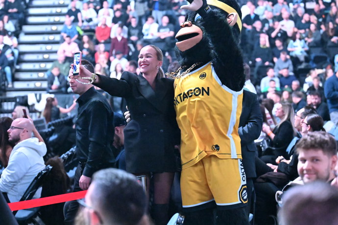 Nela Slováková si večer užívala se vším všudy.