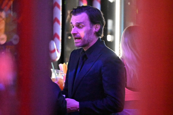 Leoš Mareš vyprovodil manželku. 