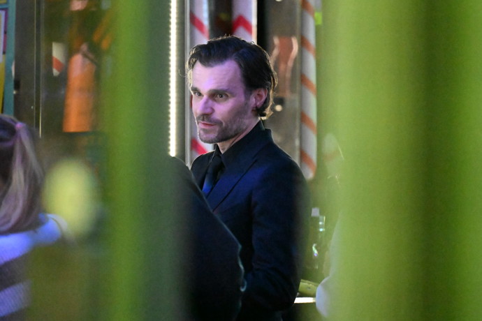 Leoš Mareš na smuteční hostině. 