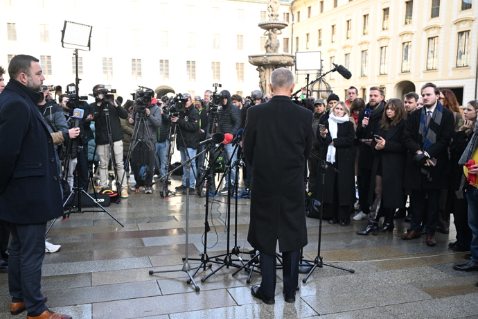 Andrej Babiš před novináři.