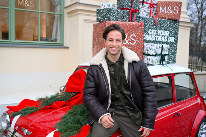 Milan Peroutka na vánoční akci od značky Marks & Spencer.