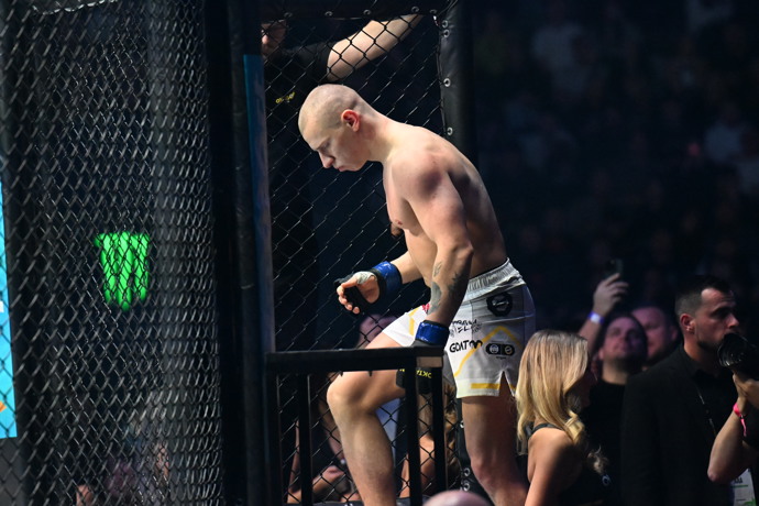 Pavel Tóth jde do klece.