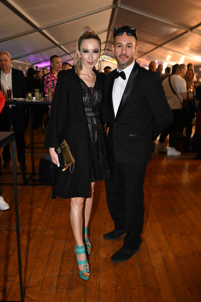 Sámer Issa po boku krásné Lucie Junkovou. 