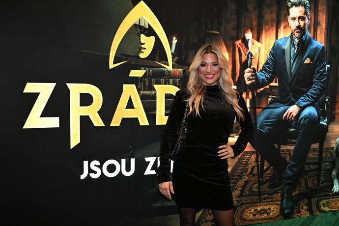 Eva Perkausová s úsměvem od ucha k uchu.