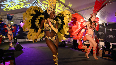 FOTO: Češi prý v mrazech vyhledávají její horkokrevnou show.