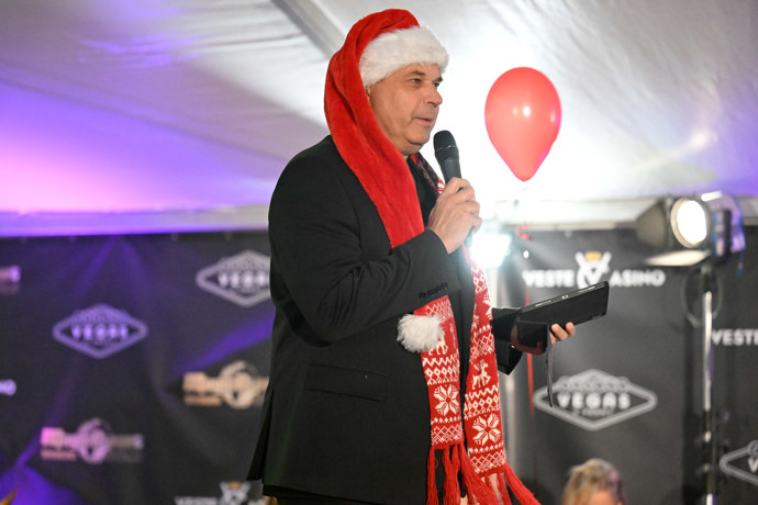 Rychlý bavil hosty v casinu.