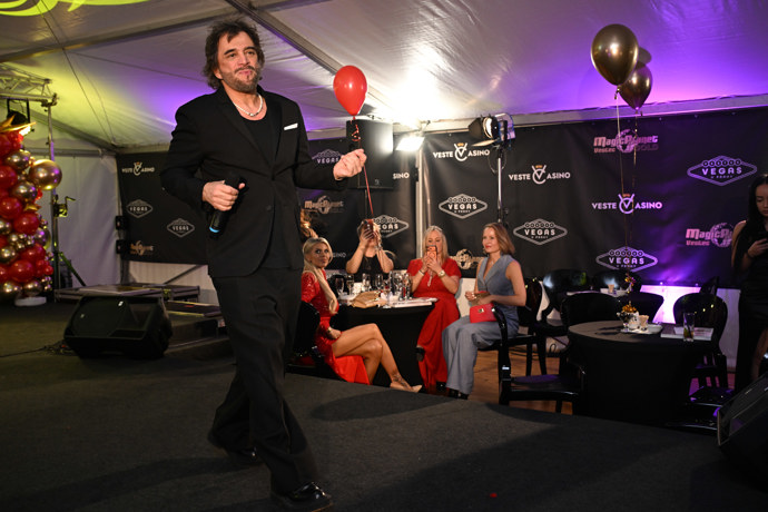 Sagvan zazpíval své hity.