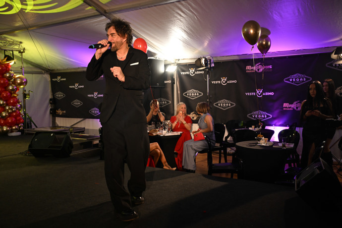 Sagvan byl hvězdou večírku.