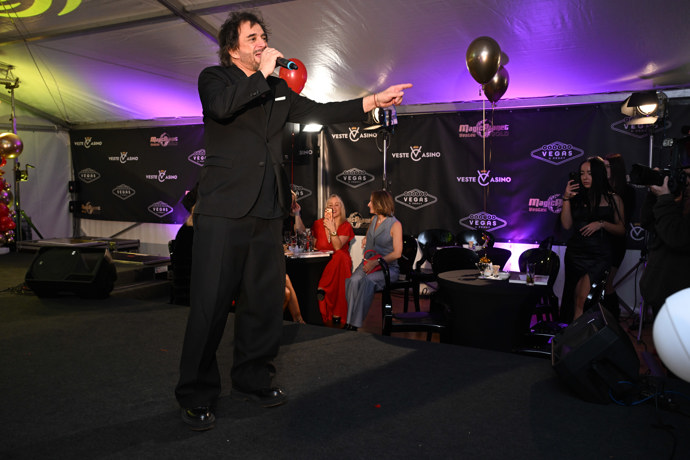 Nikdy nestárnoucí Sagvan Tofi.