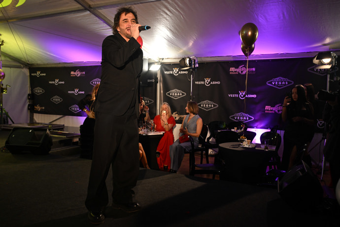 Sagvan Tofi ve Vestci.