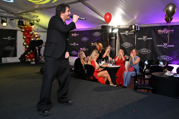 Sagvan Tofi ovládl pódium.