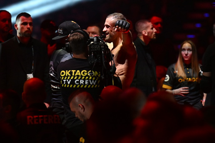 Ondřej Raška před vstupem do klece.