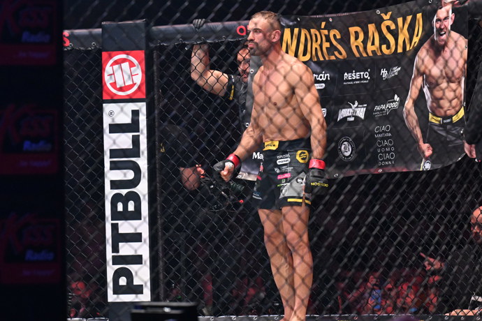 Ondřej Raška v kleci působil sebevědomě.