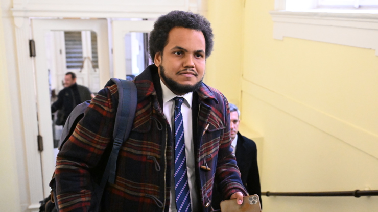 Dominik Feri se uculoval. 