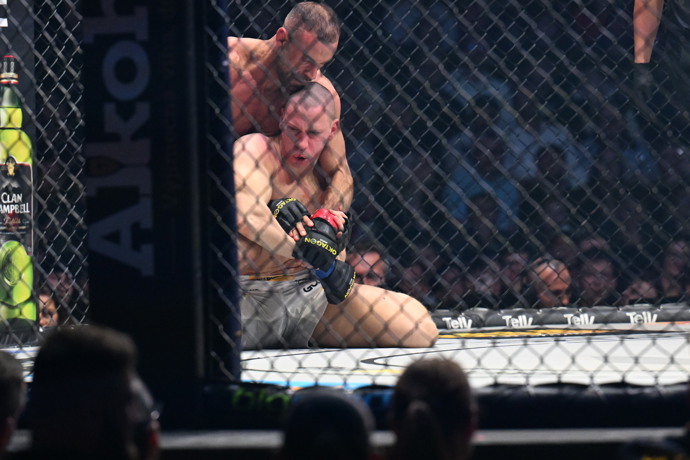  Ondřej Raška ukončil Pavla Tótha po minutě a devatenácti sekundách.