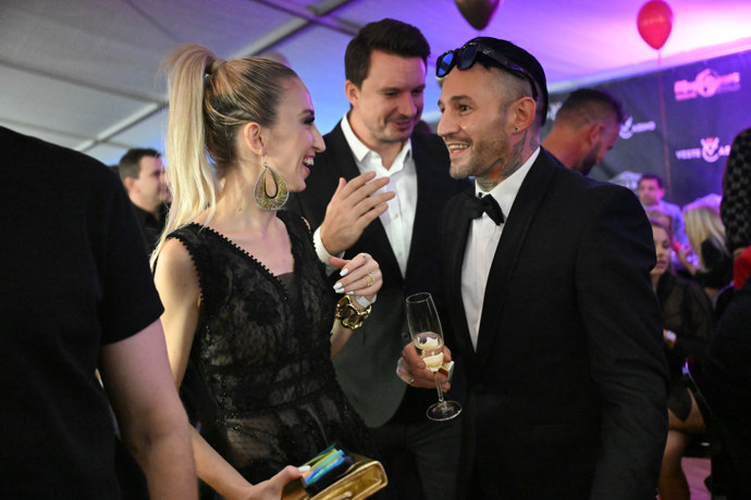 Sámer Issa je šťastně zadaný. Jeho vyvolenou je pohledná zpěvačka Lucie Junková.