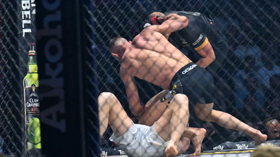 FOTO: Následně už musel zasáhnout rozhodčí.