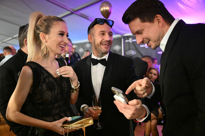 Sámer Issa a Lucie Junková se bavili po boku Karla Kašáka.