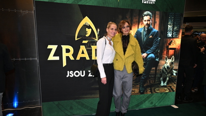 FOTO: Daniela Brzobohatá s výherkyní Zrádců Miou Kirchnerovou.