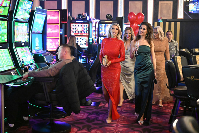 Lenka se připojila k dámské partičce Lely.