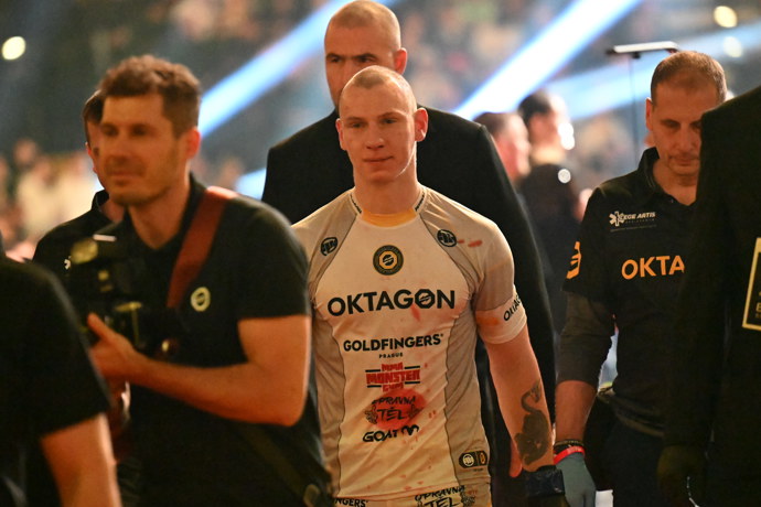 Z klece odcházel plný emocí.