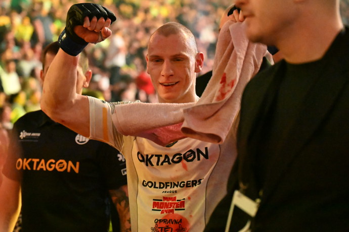 Pavel Tóth má po zápase s Raškou zlomenou čelist.