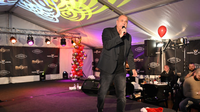 FOTO: Petr Rychlý na pódiu.