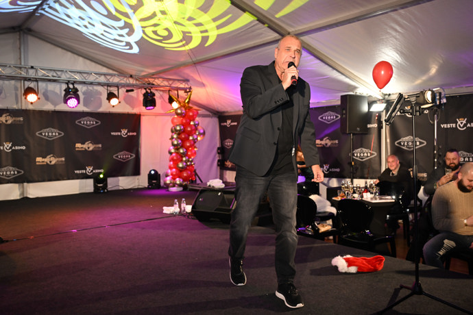 Petr Rychlý na pódiu.