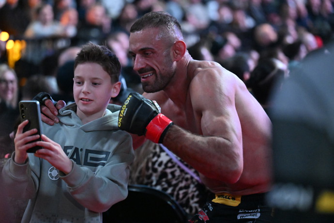 Raška odcházel z klece jako hrdina.