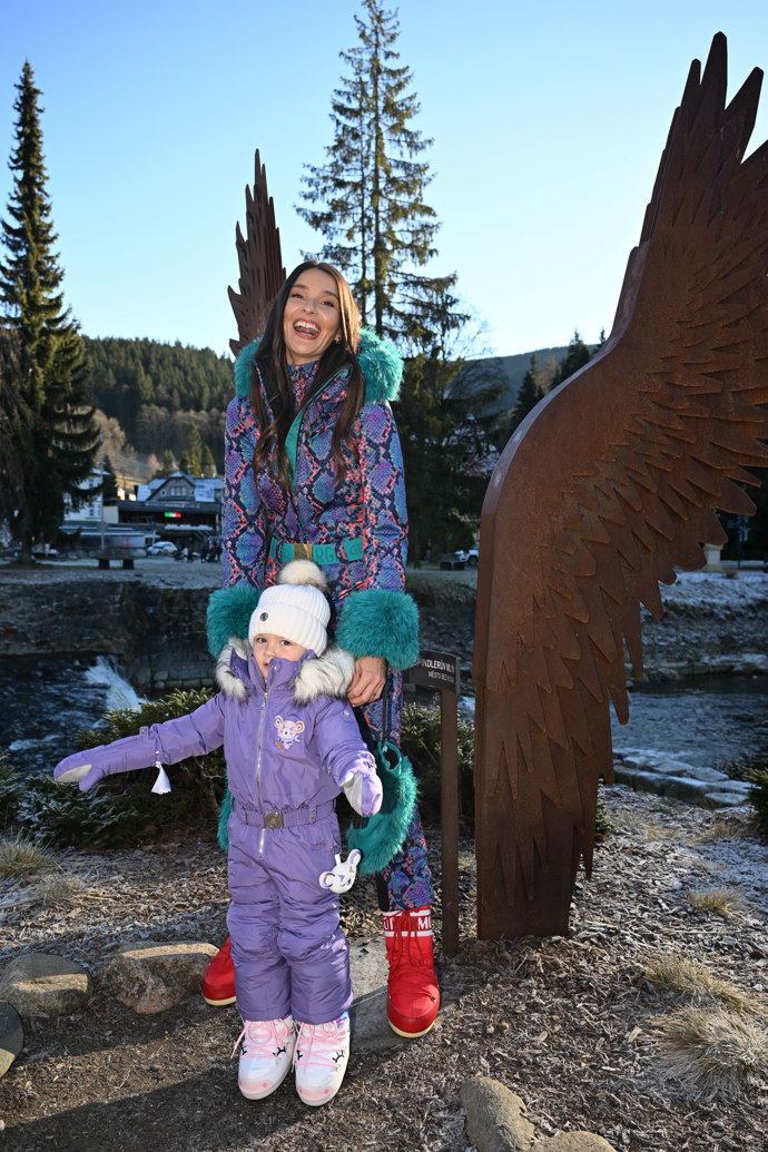 Nikol Švantnerová se svou dcerou Miou.