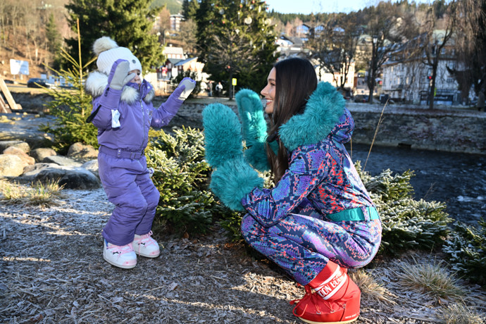 Nikol Švantnerová s Miou mají o zábavu postaráno.