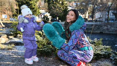 FOTO: Nikol Švantnerová s dcerou.