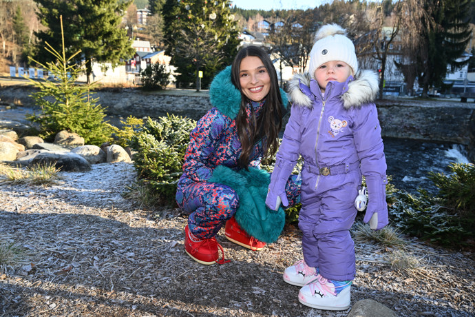 Nikol Švantnerová se svou dcerou Miou.