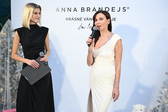 Iveta Lutovská s Annou Brandejs.