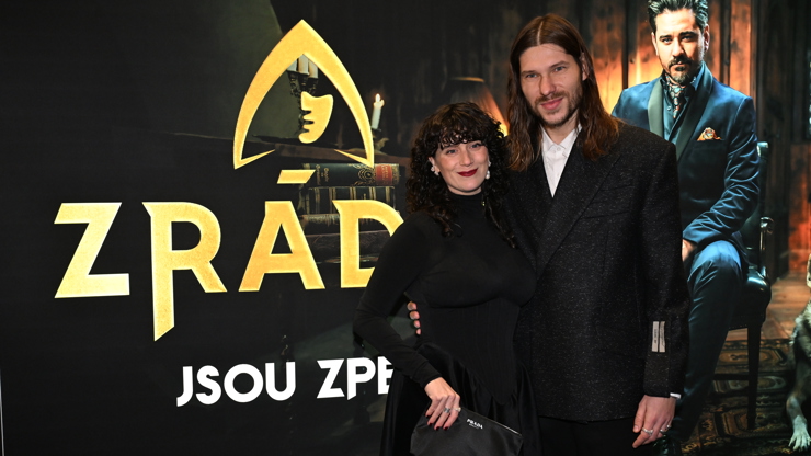 Manželé Procházkovi si užili první společenský večer od narození syna.