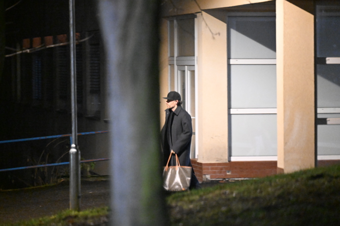 Leoš Mareš odcházel z nemocnice od Patrika Hezuckého k ránu.