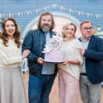 Tahle partička na zámku Bon Repos natáčela pořad Peče celá země dobrý měsíc a půl.