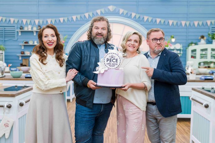 Tahle partička na zámku Bon Repos natáčela pořad Peče celá země dobrý měsíc a půl. 