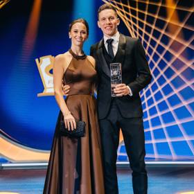 Lukáš Provod má krásnou ženu.