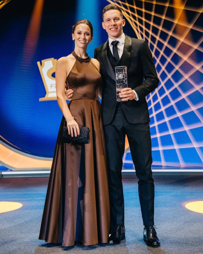 Lukáš Provod má krásnou ženu.