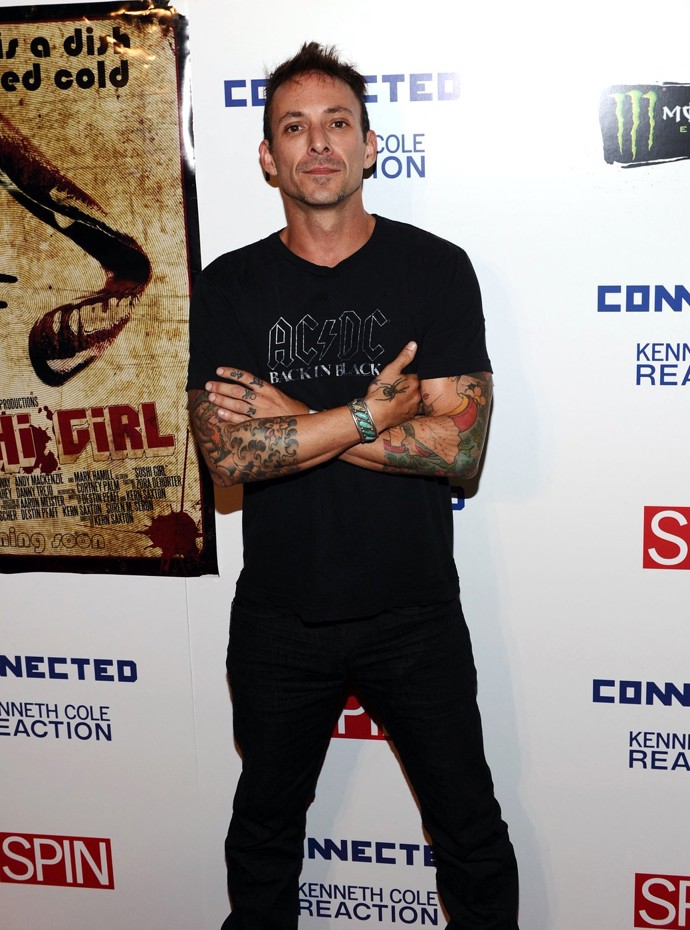 Noah Hathaway propadl tetování.