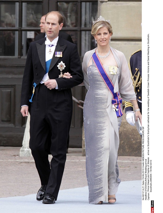 Na svatbě švédské korunní princezny Victorie měla Tatianiny šaty v barvě holubičí šedi na sobě tehdejší britská hraběnka Sophie.